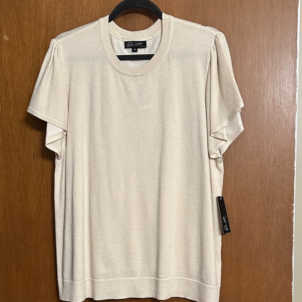 New With Tags Beautiful Cream Color Short Sleeve Sweater. Plus Size 2X.